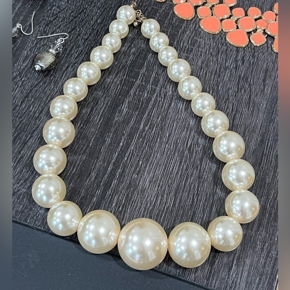 Beads statement necklaces earrings bracelets costume jewelry bundle - Picture 2 of 11